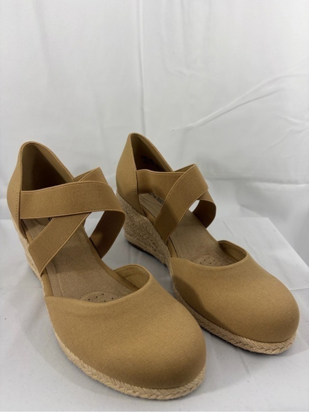 NWT Easy Street Women’s Size 8 Tan Espadrille Wedge Pumps with Crisscross Straps